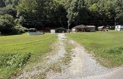 126 Feds Creek Dicks Fork, Fedscreek, KY 41524