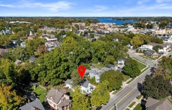 326 S Silver Lake St, Oconomowoc, WI 53066
