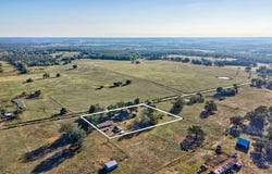 815 E Dade 202, Everton, MO 65646
