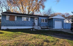 194 Plunkett St, Brentwood, NY 11717