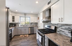 1 Sparrow Cir, Hampton Twp., NJ 07860-1494