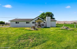 10555 Ashue Rd, Toppenish, WA 98948