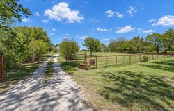 211 Whitehouse Road, Ennis, TX 75119