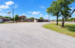 509 N Pecan St, Bells, TX 75414