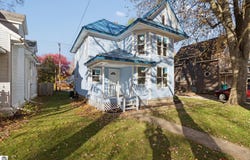 117 E Wright Avenue, Shepherd, MI 48883