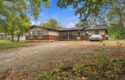 202 W Sycamore Street, Nixa, MO 65714