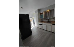 1801 W Hobson Avenue, Flint, MI 48504