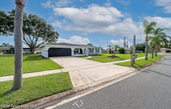 722 Apollo Circle NE, Palm Bay, FL 32905