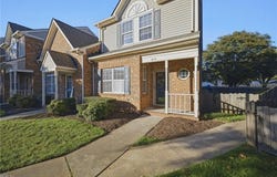 612 W Lake Circle, Chesapeake, VA 23322
