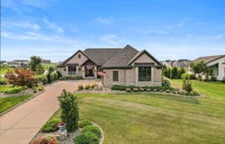 1413 Cross Creek Road, Mahomet, IL 61853