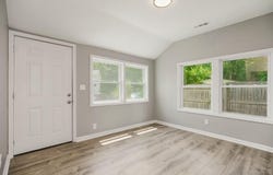 10522 E 6th Street S, Independence, MO 64053