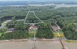 1220 Lawnes Neck Dr, Smithfield, VA 23430
