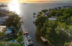 5 SHORE Drive, DUNEDIN, FL 34698