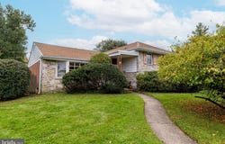 2004 LODGES Lane, ORELAND, PA 19075