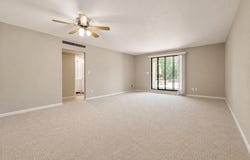 1061 Regent Rd, Oconomowoc, WI 53066