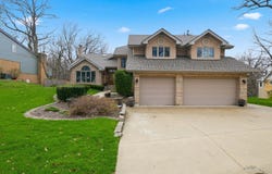 33 W Eureka Avenue, Lemont, IL 60439