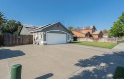 980 Yosemite Drive, Lemoore, CA 93245