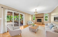 17945 W Pond Ridge Circle, Gurnee, IL 60031