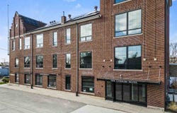 130 S Dubuque St, Solon, IA 52333