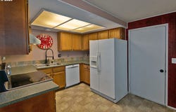 575 S 70TH St, Springfield, OR 97478