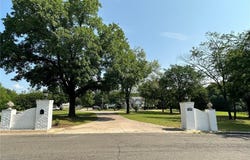2016 Hillside CIR, Sallisaw, OK 74955