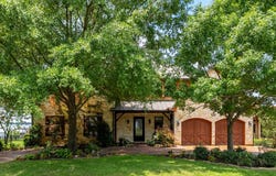 172 Enchanted Dr, Enchanted Oaks, TX 75156