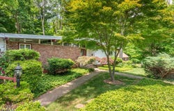 6 Mohawk Trl, Ringwood Boro, NJ 07456-2926