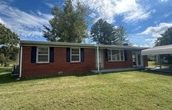 207 Wayne Ave, Livingston, TN 38570