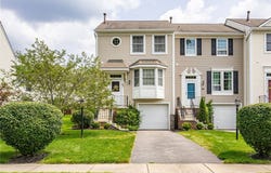 82 Courtshire Ln, Penfield, NY 14526