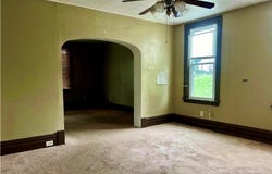 5 Hacker Ave, Jeannette, PA 15644