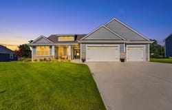 801 Brockway Dr, Mukwonago, WI 53149