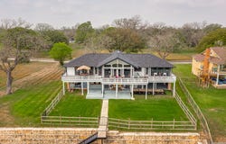 46 E Hampton, Seguin, TX 78155