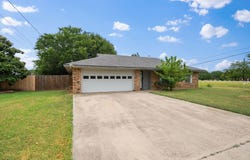 2 Finley Circle, Krum, TX 76249