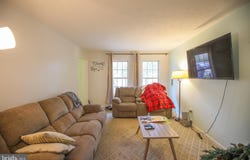 10 WHITING Avenue, BOYCE, VA 22620
