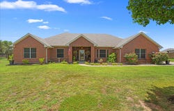 112 Springfield Lane, Red Oak, TX 75165
