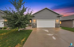 2327 N Main Ave, Tea, SD 57064
