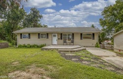 1628 Jefferson Circle, Webb City, MO 64870
