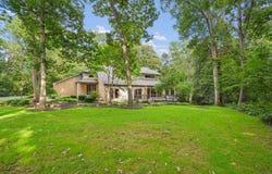 16644 Forest Gate Road, Dubuque, IA 52001