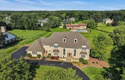 7 Paddock, Lemont, IL 60439