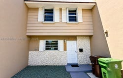1720 W 75th St, Hialeah, FL 33014