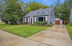 389 N Commonwealth Avenue, Elgin, IL 60123