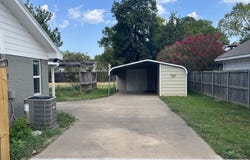 615 E Fairview Street, Blossom, TX 75416