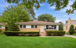531 Cambridge Road, Des Plaines, IL 60016