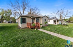 422 E 2nd St, Parker, SD 57035