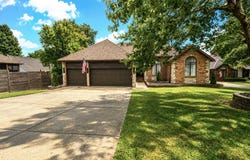 4916 S Buckingham Lane, Springfield, MO 65810