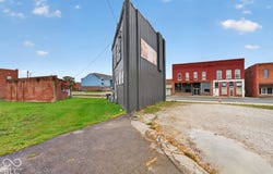 1530 S A Street, Elwood, IN 46036
