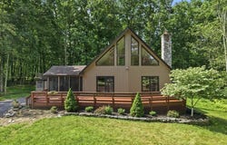 206 Oakenshield Drive, Tamiment, PA 18371