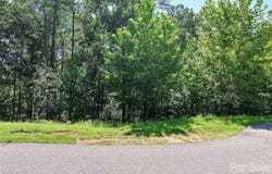 588 E Settings Boulevard NW, Valdese, NC 28690