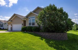 2050 Hillside Dr, Ely, IA 52227
