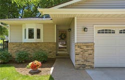 876 Curry Trail, Eagan, MN 55123